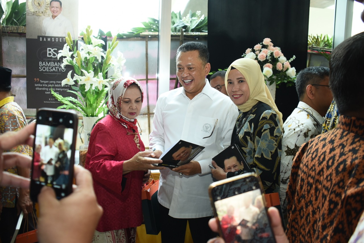 Ketua DPR RI Luncurkan Buku Biografinya ‘Dari Wartawan ke Senayan’