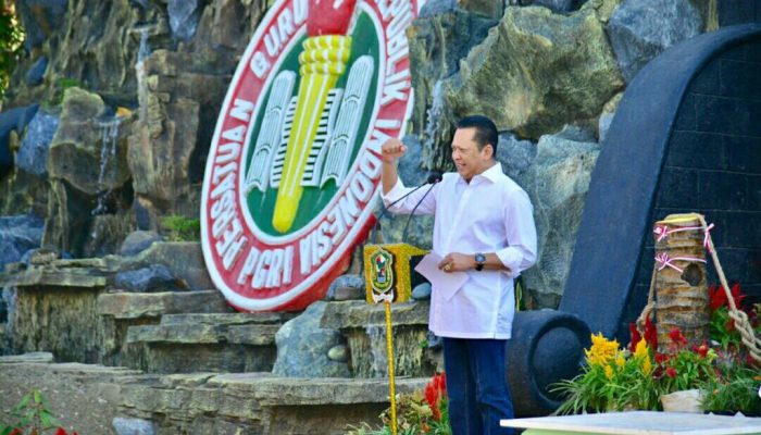 Bamsoet Resmikan Monumen Guru Indonesia di Banjarnegara