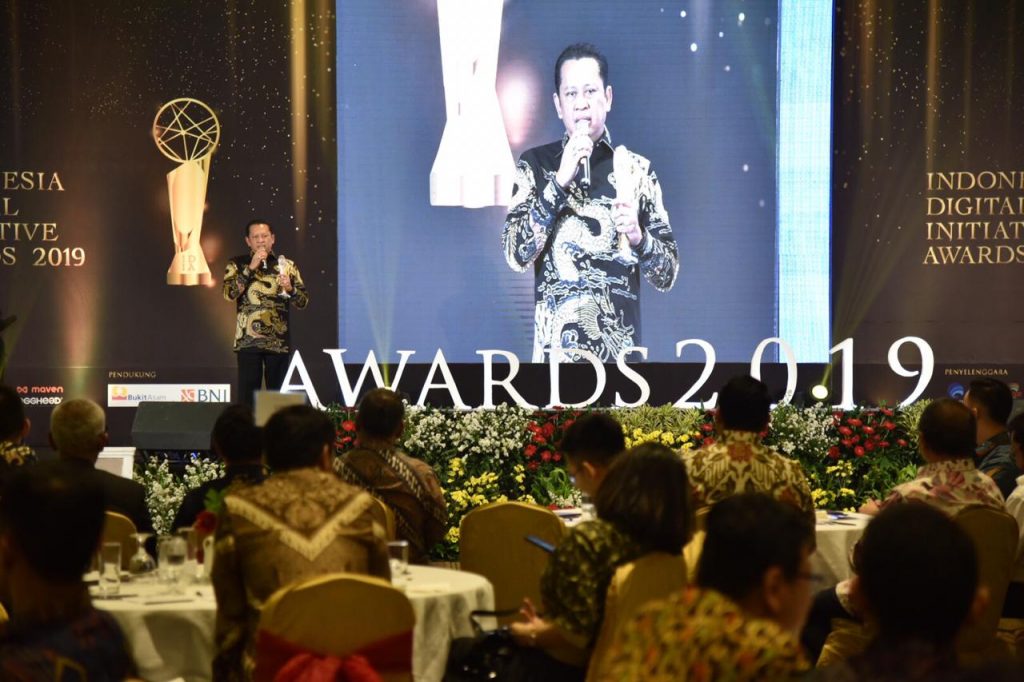 Ketua DPR RI Raih Penghargaan Indonesia Digital Initiative Awards 2019