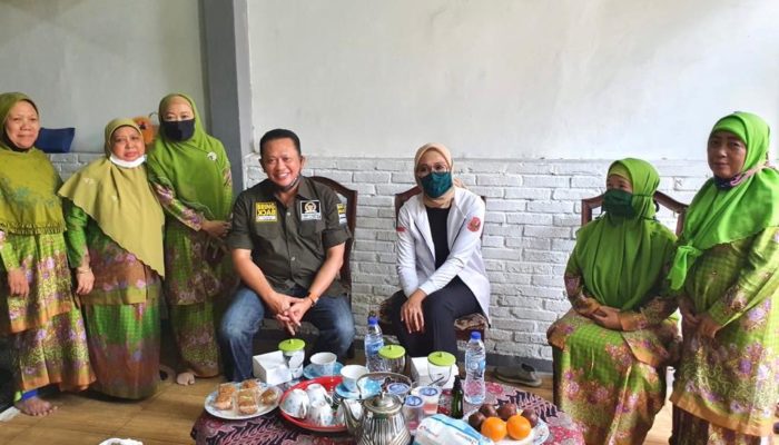 Bamsoet beri bantuan guru ngaji