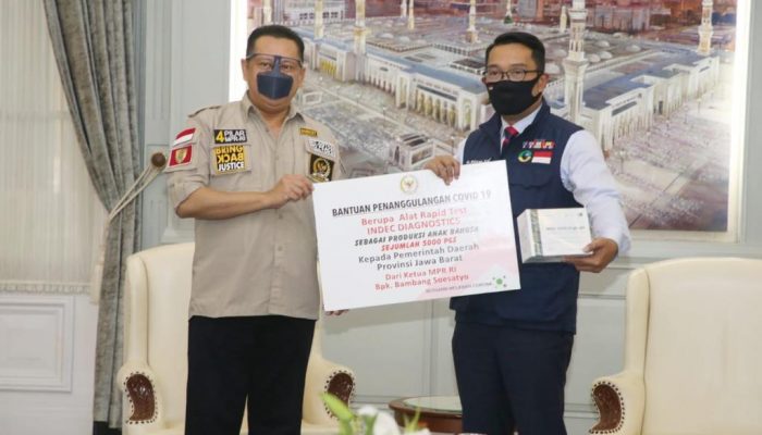 Bamsoet Berikan Bantuan Ribuan Alat Rapid Test ke Pemprov Jawa Barat