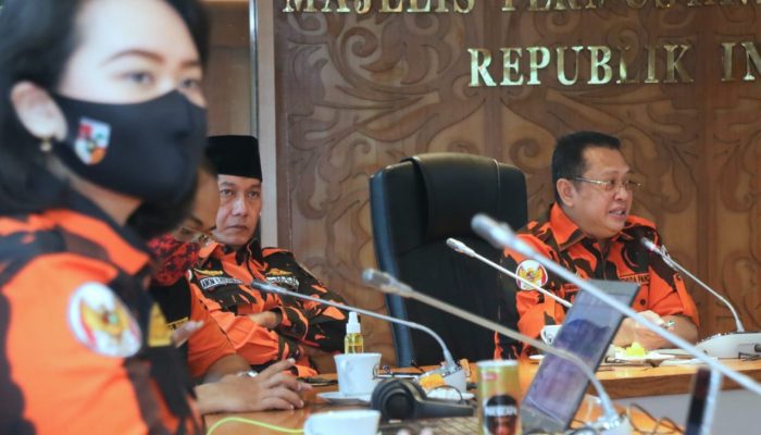 Ketua MPR RI Bambang Soesatyo mendorong dikembalikannya mata pelajaran Pendidikan Moral Pancasila (PMP) sebagai mata pelajaran wajib dari tingkat Taman Kanak-Kanak