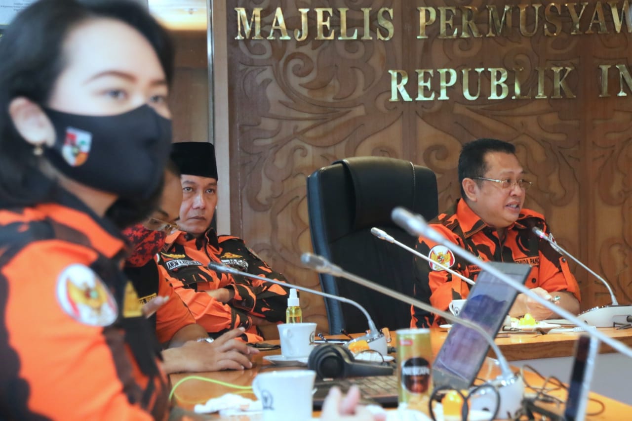 Ketua MPR RI Bambang Soesatyo mendorong dikembalikannya mata pelajaran Pendidikan Moral Pancasila (PMP) sebagai mata pelajaran wajib dari tingkat Taman Kanak-Kanak