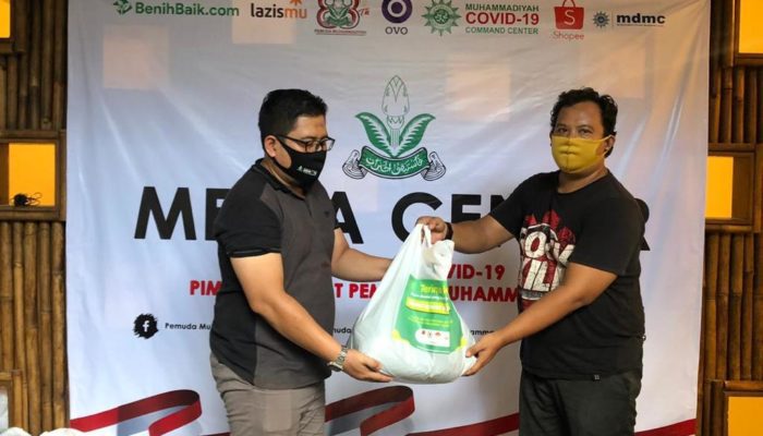 etua MPR RI Bambang Soesatyo bersyukur hasil donasi dari penyelenggaraan konser amal virtual 'Berbagi Kasih Bersama Bimbo'