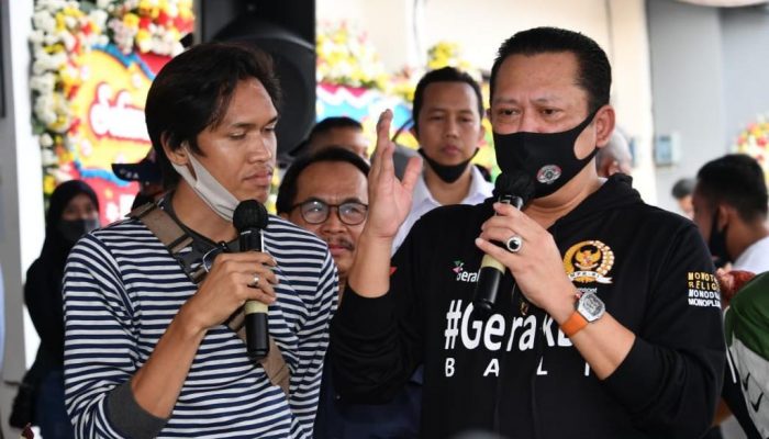 Bamsoet Berikan Paket Sembako kepada Komunitas Seniman Jalanan