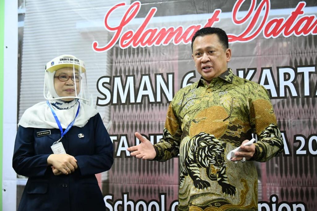 Dihadapan Siswa Baru SMAN 6 Jakarta, Bamsoet Motivasi Siswa Isi Hidup dengan Kegiatan Positif