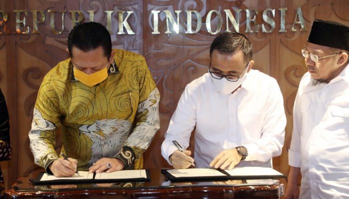 MPR RI dan APKASI Tandatangani MoU Sosialisasi Empat Pilar MPR RI