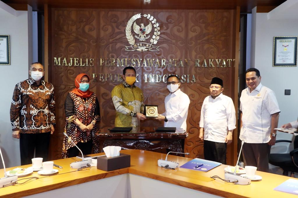 MPR RI dan APKASI Tandatangani MoU Sosialisasi Empat Pilar MPR RI