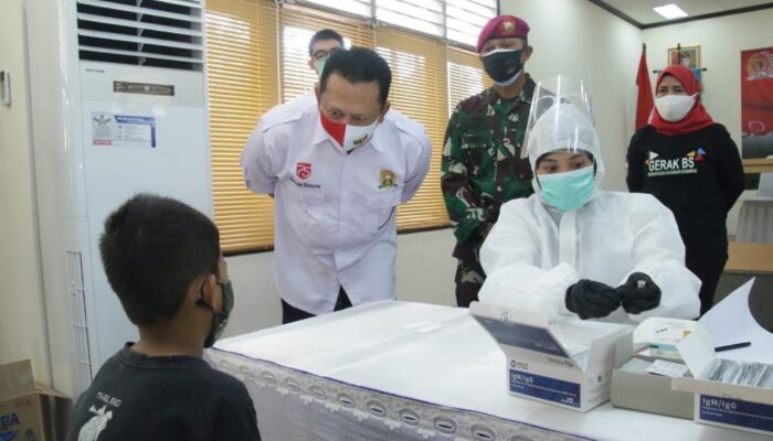 Bamsoet Bantu Ratusan Alat Rapid Test kepada Keluarga Besar Denjaka TNI AL