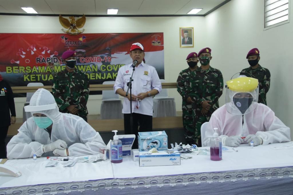 Bamsoet Bantu Ratusan Alat Rapid Test kepada Keluarga Besar Denjaka TNI AL