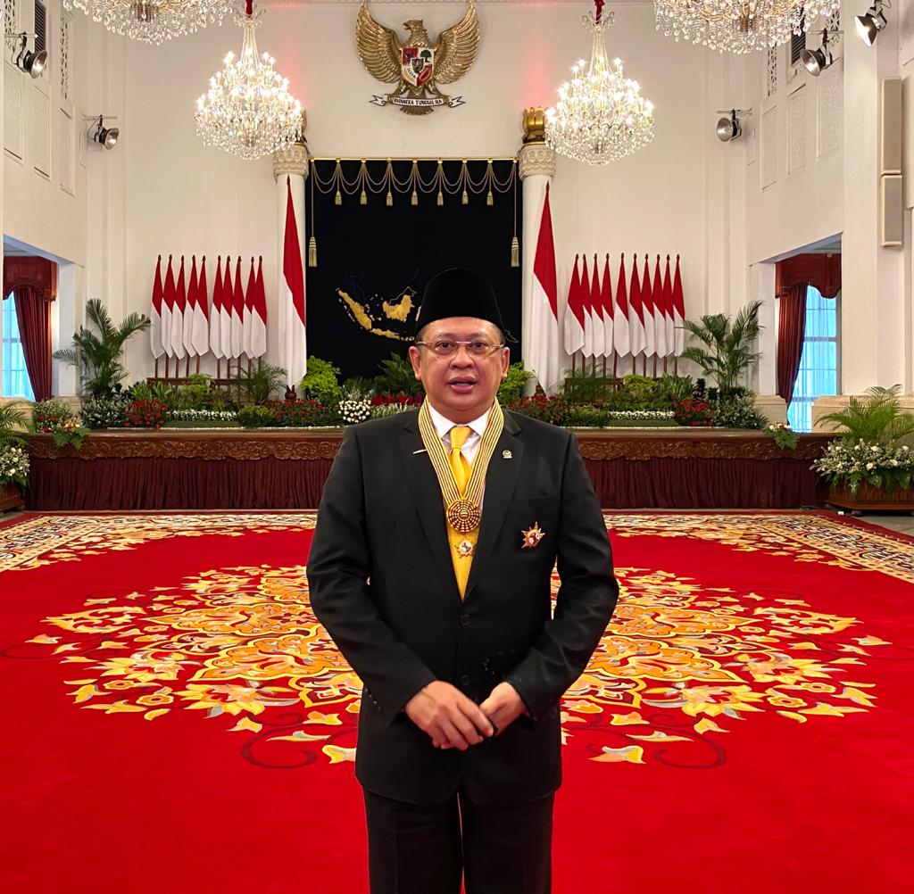 Bamsoet dan Para Tokoh Menerima Terima Tanda Jasa dan Tanda Kehormatan Republik Indonesia