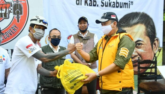 Bamsoet Berikan Bantuan Kepada Korban Banjir Bandang Sukabumi