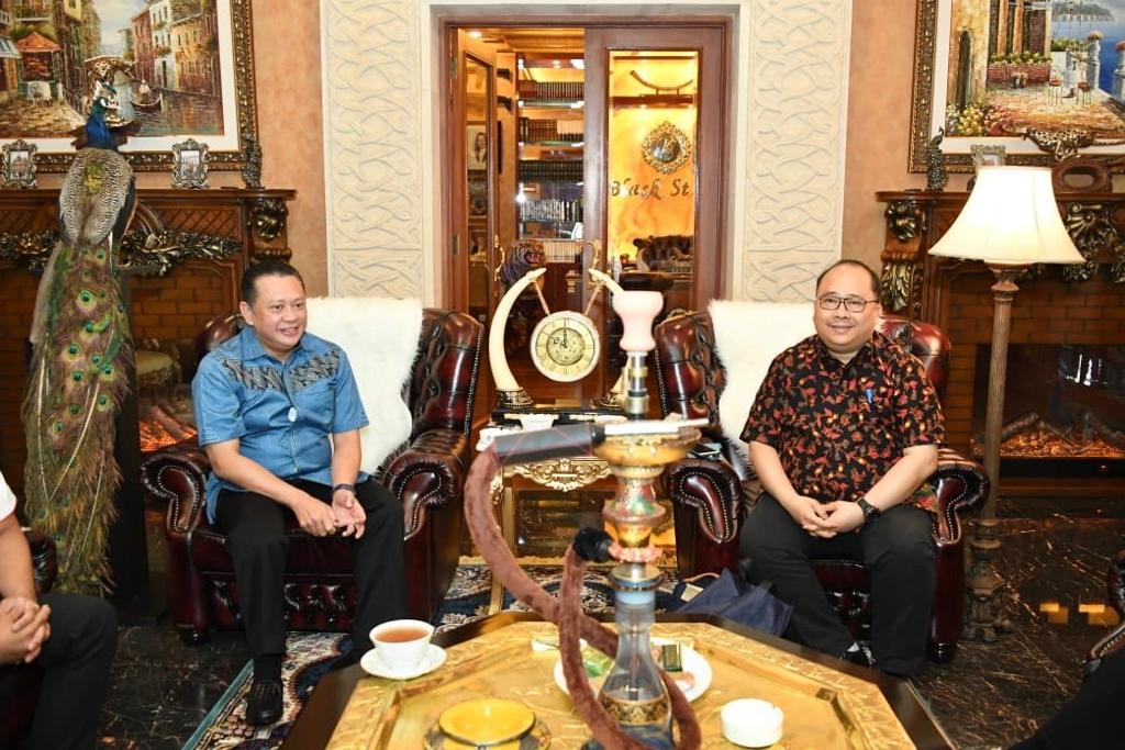 Ngobras Sampai Ngompol Bersama Staf Khusus Wakil Presiden Prof. Satya Arinanto