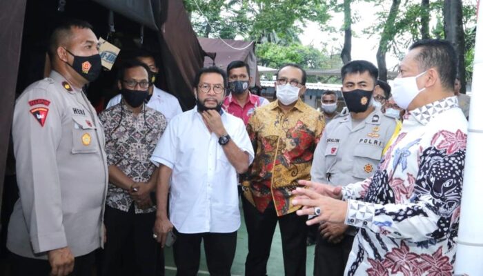 Temui Pasukan BKO Pengamanan Parlemen, Bamsoet Berikan Bantuan Makanan bagi Personil Brimob di Komplek MPR/DPR/DPD RI